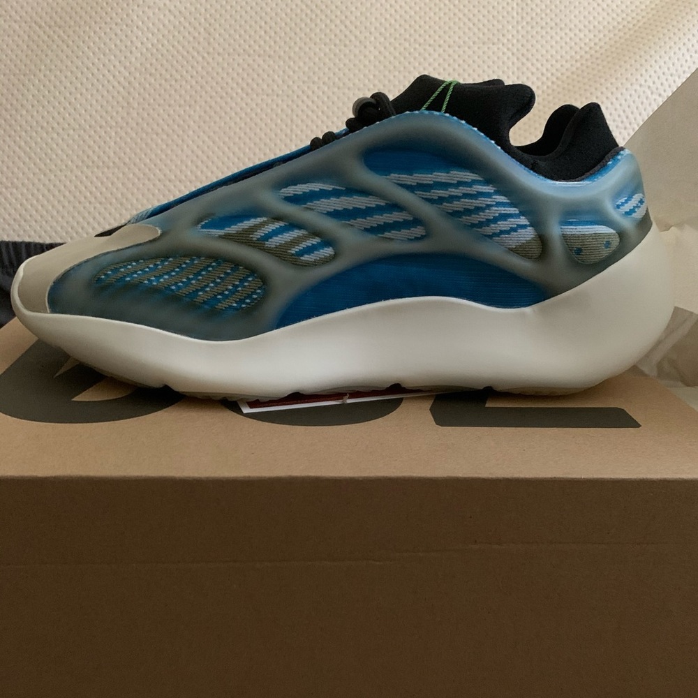 Yeezy 700 V3 ARZARETH